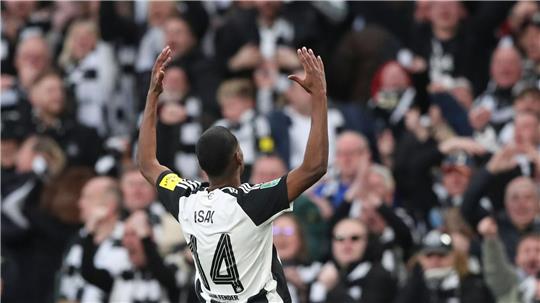 Der ehemalige Dortmunder Alexander Isak bescherte Newcastle United den ersten nationalen Titel seit 70 Jahren.