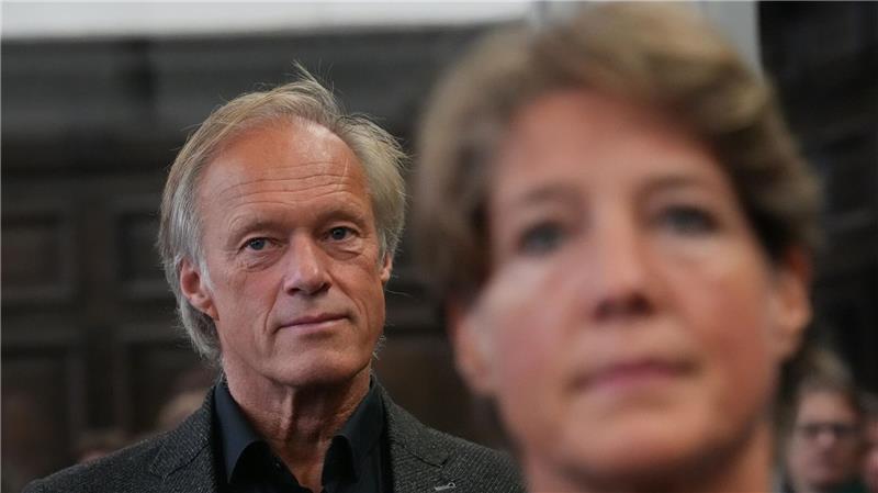 Zeuge im Block-Prozess: Observation schnell aufgeflogen Der ehemalige Fernsehmoderator Gerhard Delling hat nach Aussage eines Zeugen angeboten, die Kinder von Glücksburg nach Hamburg zu fahren.