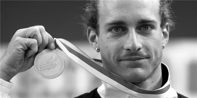 Lobinger-Tod erschüttert: „Mehr bewundert als jeden anderen” Der ehemalige Stabhochspringer Tim Lobinger verstarb im Alter von 50 Jahren an einer Krebserkrankung.