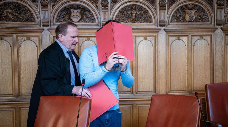 Tanztrainer steht wegen sexuellen Missbrauchs vor Gericht Der ehemalige Tanztrainer ist seit April 2025 in Untersuchungshaft.