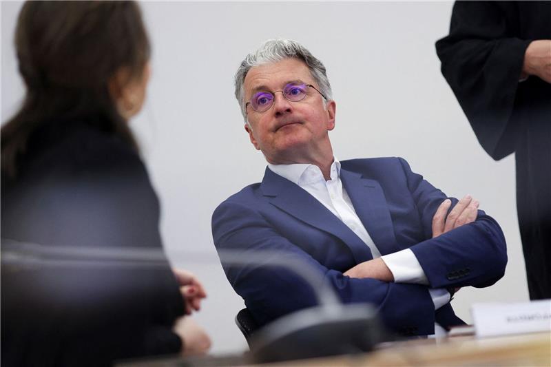 Ex-Audi-Chef Stadler gesteht im Dieselprozess und bedauert Der ehemaligen Audi-Chef Rupert Stadler nimmt an seinem Prozess vor dem Landgericht teil.