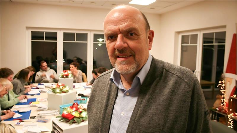 Seit fast 60 Jahren beantwortet er Briefe an den Nikolaus Der ehrenamtliche Leiter des Nikolausbüros, Hubert Weddehage, beantwortet im Team die Post an den Nikolaus.