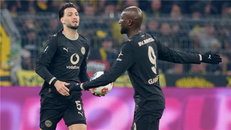 „Ein dummer Fehler“: HSV-Ärger nach 2:3 beim BVB Der eingewechselte Bensebaini (l) war Matchwinner für den BVB.