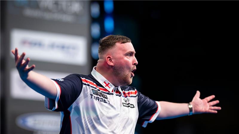 Der englische Darts-Star Luke Littler ist erstmals Team-Weltmeister.