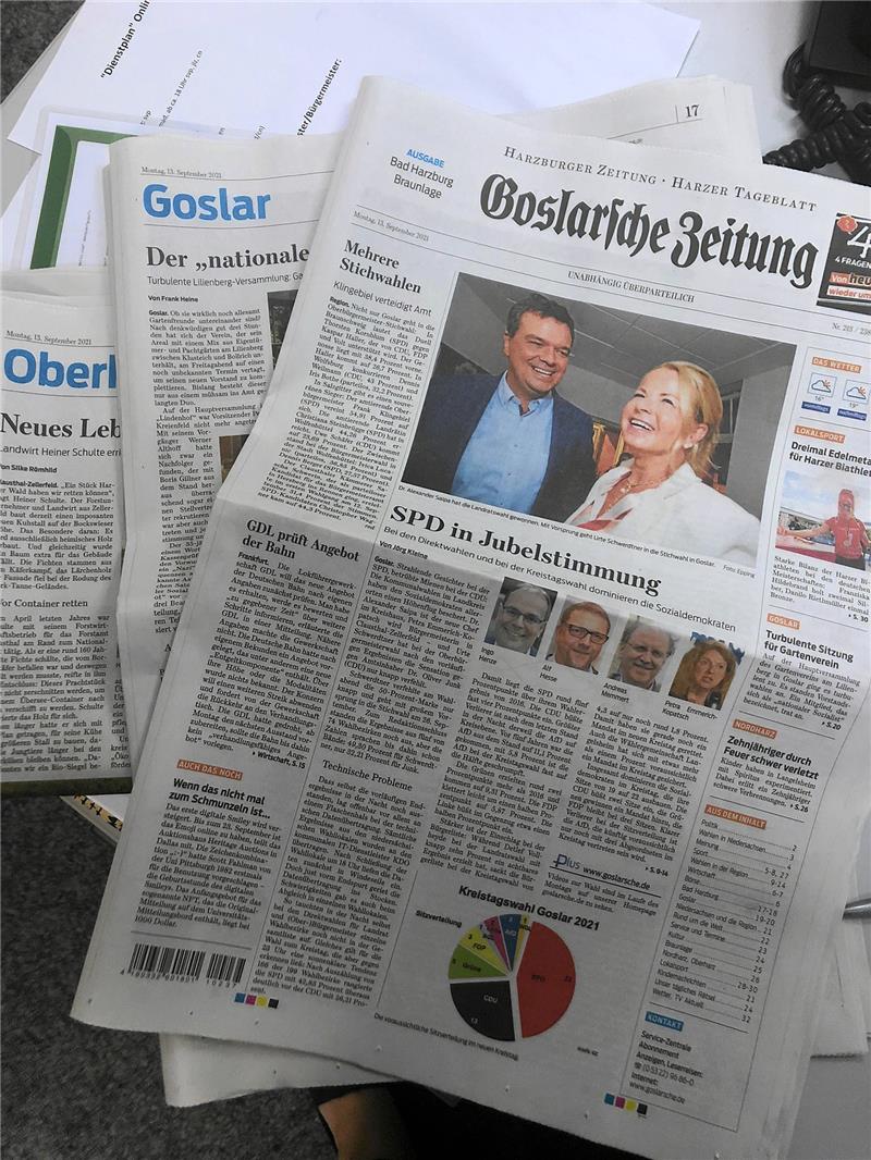 Der erste Druck der Montagsausgabe liegt in der Wahlnacht der Kommunalwahl gegen 0.15 Uhr in der Redaktion. Foto: jlz
