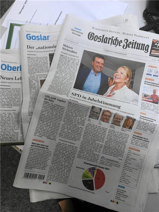 Der erste Druck der Montagsausgabe liegt in der Wahlnacht der Kommunalwahl gegen 0.15 Uhr in der Redaktion. Foto: jlz