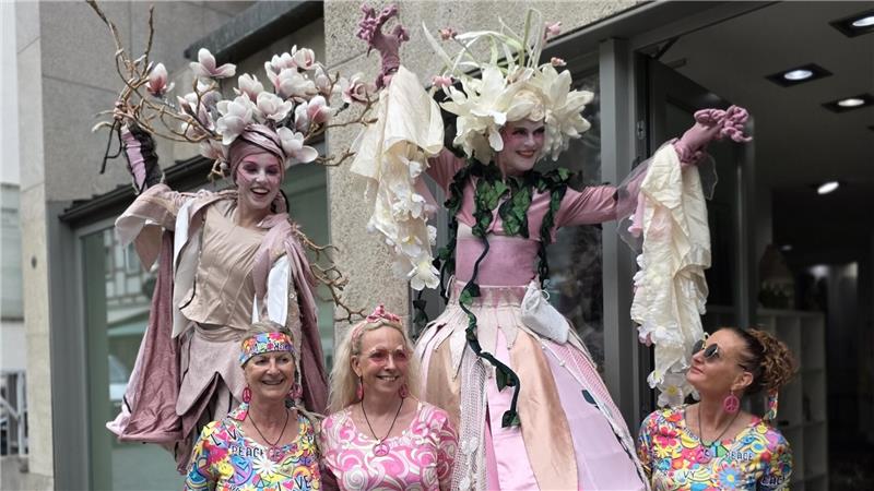 Ein Goslarer Wochenende voller Veranstaltungen Der erste Freitag im Monat hatte diesmal das Motto "Flower-Power".