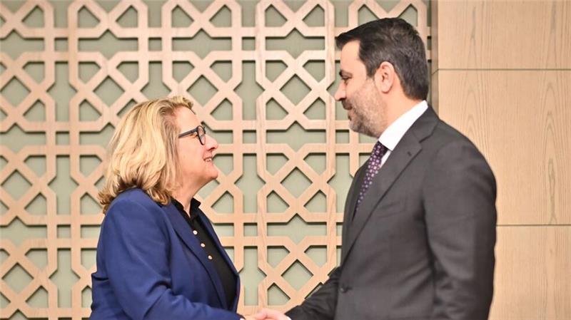 Schulze auf Erkundungsreise in Damaskus - schauen was geht Der erste Gesprächspartner von Entwicklungsministerin Svenja Schulze (SPD) in Damaskus ist der De-facto-Außenminister, Asaad al-Schaibani.