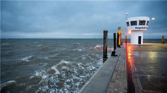 Der erste Herbststurm des Jahres zieht über die Nordsee.