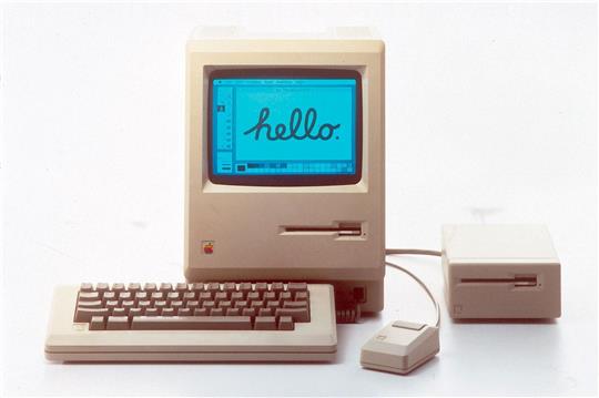 Der erste Mac. Er wurde vor 40 Jahren - am 24. Januar 1984 - von Apple-Mitbegründer Steve Jobs in Cupertino der Öffentlichkeit vorgestellt.