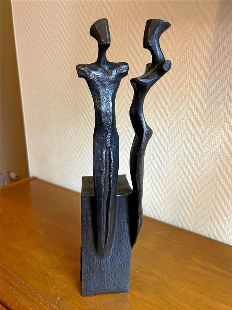 Der erste Platz erhält eine Skulptur des renommierten Künstlers Nando Kallweit.