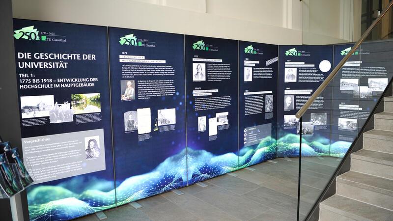 Ausstellung zur Clausthaler Hochschulhistorie Der erste Teil der Ausstellung steht bereits im TU-Hauptgebäude.
