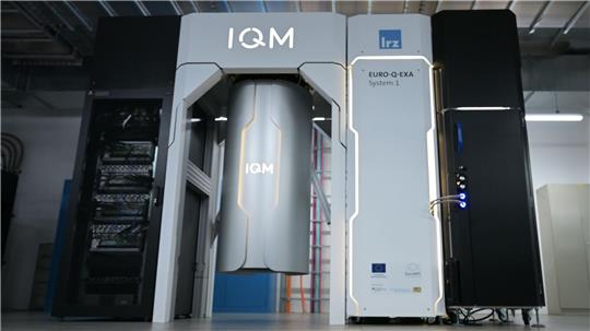 Der europäische Quantencomputer Euro-Q-Exa des finnischen Unternehmens IQM in Garching bei München. In dem Rechner steckt auch deutsche Technologie. (Archiv)