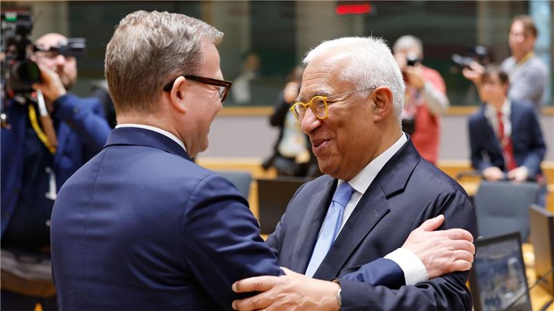 Der finnische Ministerpräsident Petteri Orpo (l) warf Orban vor, die Ukraine im Wahlkampf zu instrumentalisieren. Ratspräsident António Costa nannte das Vorgehen Orbans inakzeptabel.