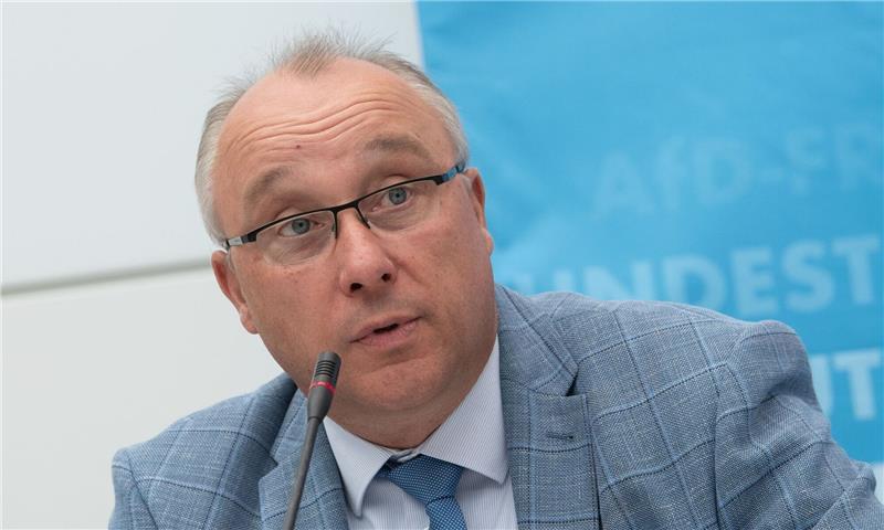 Der frühere AfD-Bundestagsabgeordnete Jens Maier will in sein Amt als Richter in Sachsen zurückkehren (Archivbild).