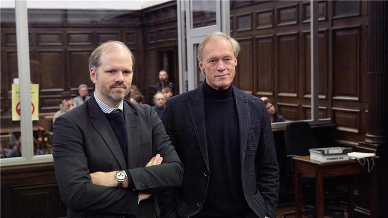 Zeugenliste noch lang - Block-Prozess geht nach Pause weiter Der frühere Sportmoderator Gerhard Delling (r.) ist der Lebensgefährte von Christina Block. (Archivbild)