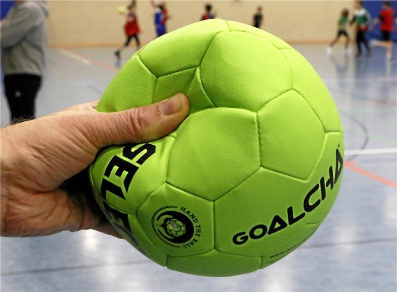 Five-a-side verspricht Handball-Spaß für jedermann Der für einen Handball ungewöhnliche weiche „Goalcha“ lässt sich bestens fangen.