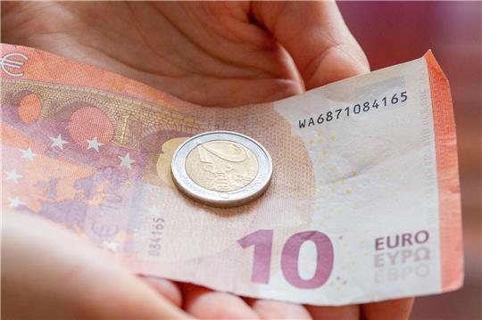 Der gesetzliche Mindestlohn liegt momentan bei 12 Euro in der Stunde.