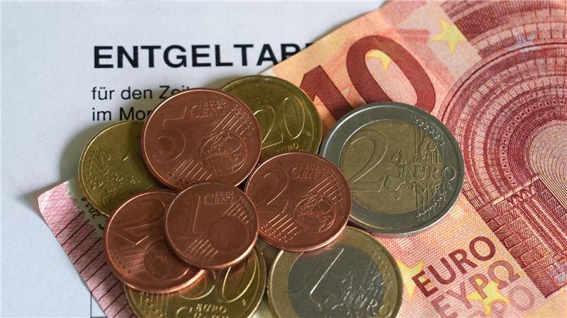 Der gesetzliche Mindestlohn steigt zum 1. Januar 2026 von 12,82 Euro auf 13,90 Euro je Stunde. (Symbolbild)