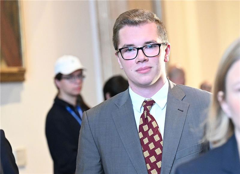 Keine U-Haft für AfD-Politiker Halemba Der gestern festgenommene AfD-Politiker Daniel Halemba erscheint heute im Bayerischen Landtag.