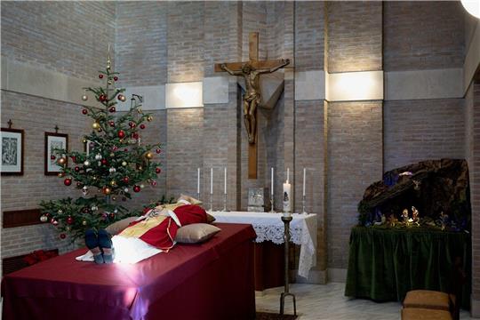 Der gestorbene emeritierte Papst Benedikt XVI. wird in der Kapelle des Klosters Mater Ecclesiae im Vatikan aufgebahrt.