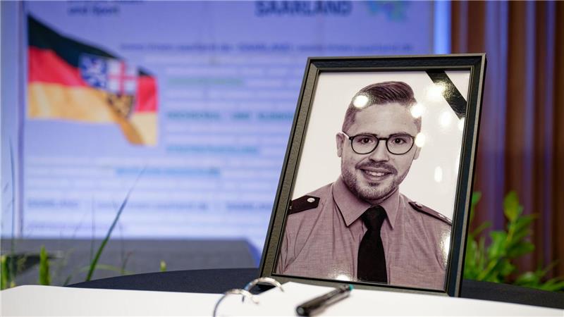 „Für immer im Gedächtnis“ - Trauer um getöteten Polizisten Der getötete Polizist hinterlässt eine Frau und zwei Kinder.