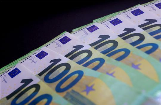 Der größte Teil des Geldvermögens steckt nach Angaben der Deutschen Bundesbank in Bargeld (Symbolbild).