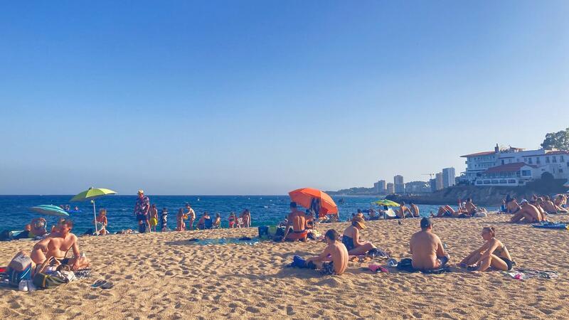 Der „große Strand“ in Platja d’Aro ist auf den ersten Blick wirklich groß - aber vor 40 oder 50 Jahren war er viel größer.