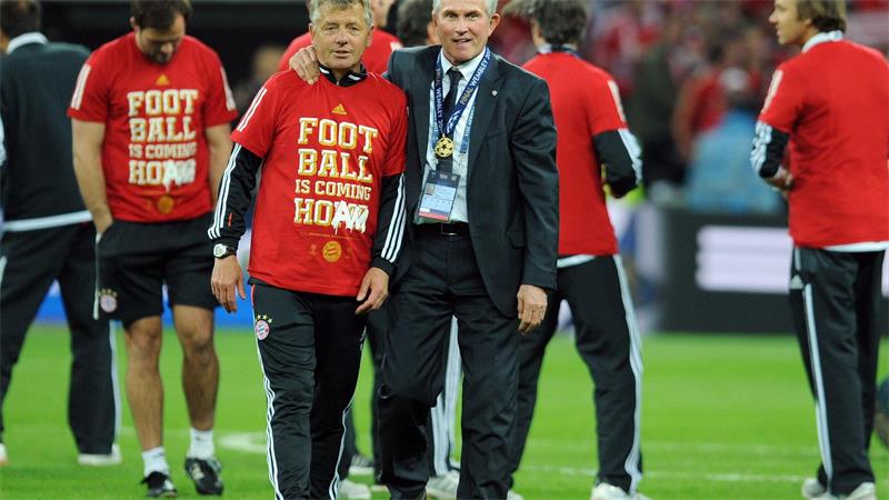 „Ein Schock“: Fußball trauert um Co-Trainer-Ikone Hermann Der große Triumph 2013. (Archivbild)