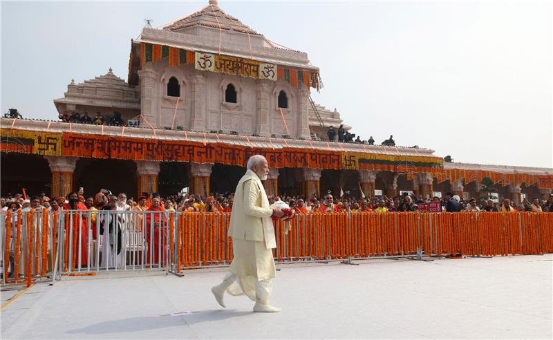 Indiens Premier weiht umstrittenen Tempel ein Der indische Premierminister Narendra Modi während der Eröffnung des Tempels in Ayodhya.