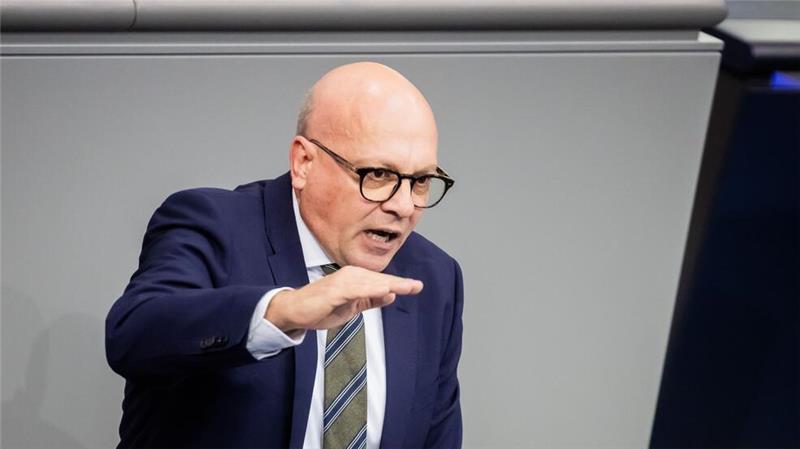 Der innenpolitische Sprecher der Unionsfraktion, Alexander Throm (CDU), sagt: „Wenn wir Gespräche über die Ausreise von Afghanen führen können, warum dann nicht auch über deren Heimkehr?“ (Archivbild)