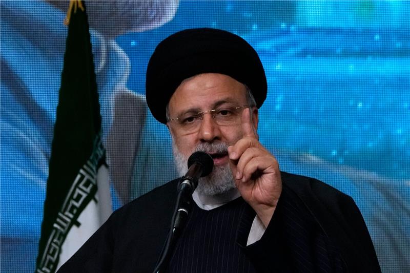 Terrormiliz IS reklamiert Anschlag im Iran für sich Der iranische Präsident Ebrahim Raisi hat eine entschiedene Reaktion angekündigt. Die Staatsführung verurteilte die Attacke aufs Schärfste, vermied aber Schuldzuweisungen.