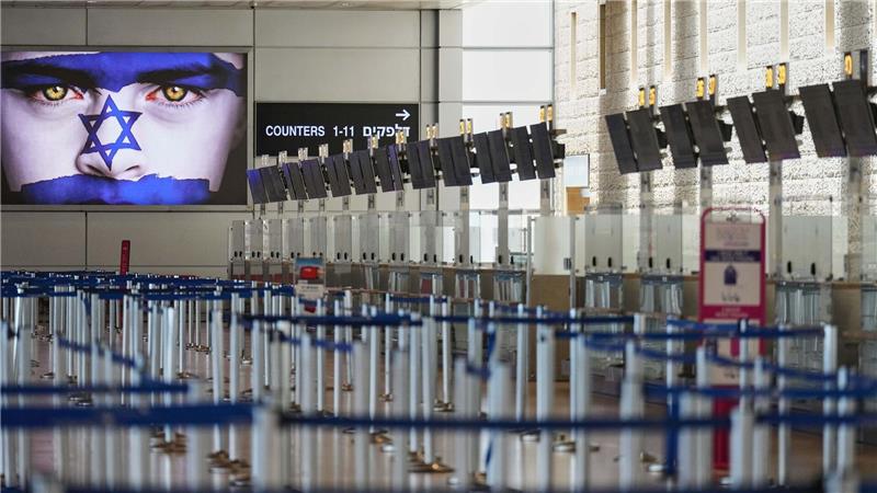 Urlaub in der Kriegszone: Reisende sitzen in Nahost fest Der israelische Ben-Gurion-Flughafen bei Tel Aviv ist leer.