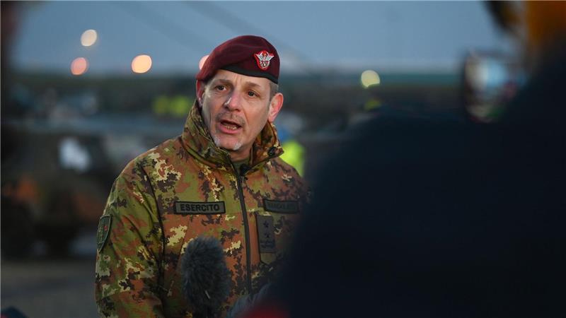 Nato beginnt Großmanöver in Deutschland und verlegt Truppen Der italienische General Nicola Mandolesi sieht die Nato geeint und einsatzbereit.