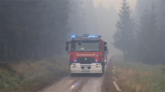 Der kräftezehrende Einsatz dauert an. 