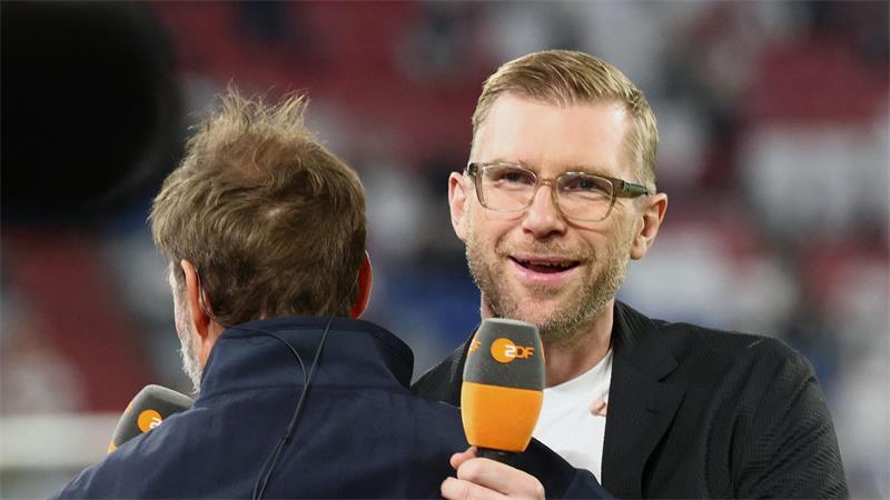 Neue Namen, neues Tempo: Klopp feiert seine Siegpremiere Der künftige DFB-Geschäftsführer Per Mertesacker schaute genau hin.