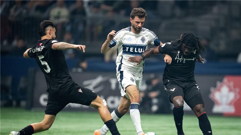 Der langjährige Bayern-Profi Thomas Müller (M) erzielte gegen den Vancouver FC selbst einen Treffer.
