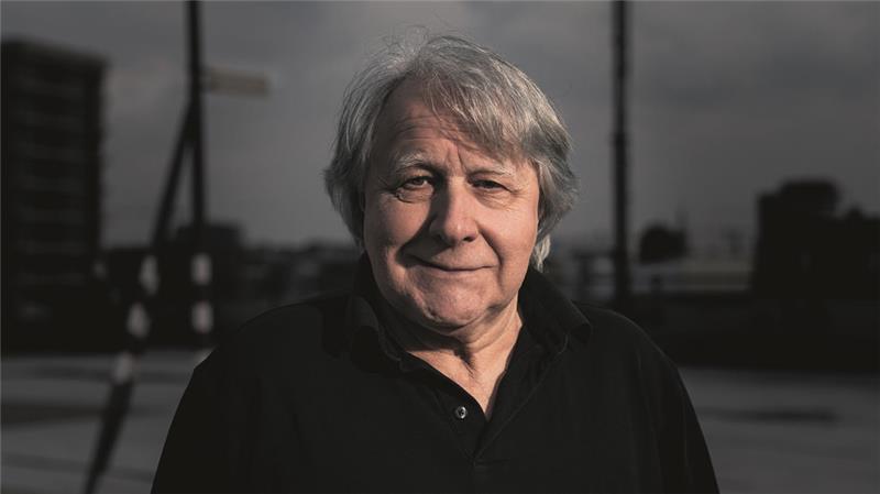 Der langjährige Kommentator des Eurovision Song Contests, Peter Urban, gastiert mit seinem Buch „On Air: Erinnerungen aus meinem Leben mit der Musik“ im Kulturmarktplatz.