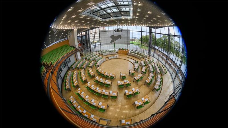 Der leere Plenarsaal