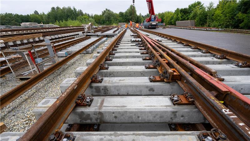 Zugverkehr zwischen Hamburg und Berlin eingestellt Der letzte Zug ist von der Strecke, nun beginnen die Bauarbeiten zwischen Hamburg und Berlin. (Archivbild)