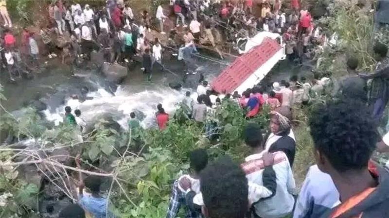 Über 70 Tote: Hochzeitsgesellschaft in Äthiopien verunglückt Der mit Hochzeitsgästen beladene Lastwagen ist beim Überqueren einer Brücke in den Galana-Fluss gestürzt.