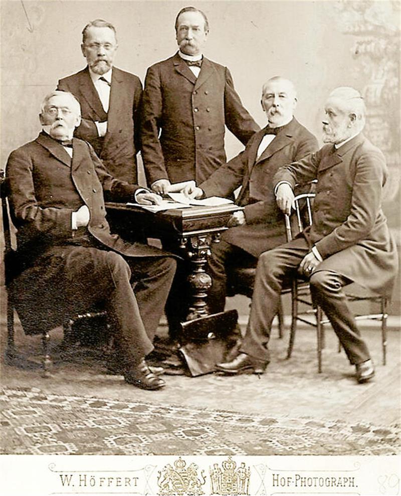Dieser Bergmann gab dem Oberharzer Ottiliae-Schacht seinen Namen Der nach ihm benannte Schacht ist heute fast ein Wahrzeichen Clausthals: Vor 205 Jahren wurde Ernst Hermann Ottiliae geboren. Das Foto zeigt ihn mit den Berghauptmännern und Bergassessoren (von links) Adolf Achenbach, Hermann v.d. Heyden-Rynsch, Hermann Brassert und Karl Friedrich Eilert.