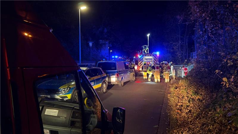 Wieso steht ein nackter Mann um Mitternacht in der Radau? Der nackte Mann in der Radau löst in der Nacht zu Donnerstag einen Großeinsatz aus.