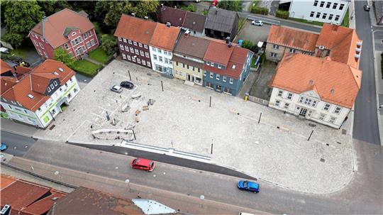 Der neu gestaltete Kronenplatz sorgt für Diskussionen. Archivfoto: Neuendorf