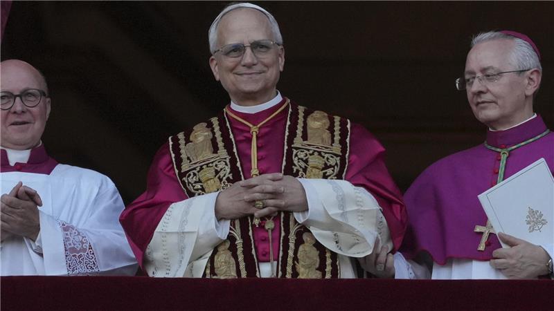 Der neue Papst Leo XIV.: Robert Francis Prevost aus den USA Der neu gewählte Papst Leo XIV., US-Amerikaner Robert Prevost, erscheint auf dem Balkon des Petersdoms im Vatikan.