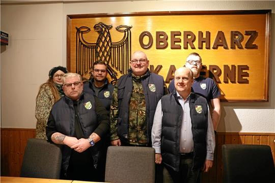 Der neu gewählte Vorstand der Reservistenkameradschaft (vl.): Sylvia Koppermann, Holger Störmer, Wolfram Haeseler, Frank Zeiß, Andreas Roscher und Timo Baron. Foto: Privat