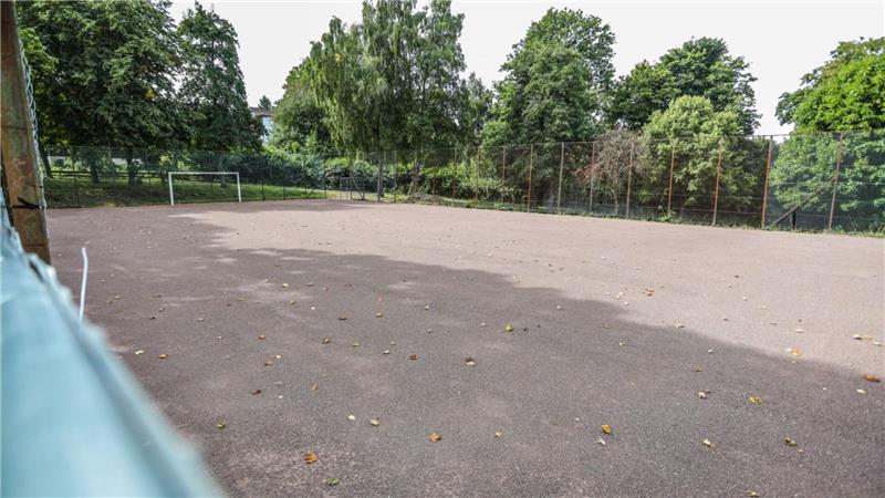 Jetzt bekommen die Kids im Oberharz einen neuen Bolzplatz Der neue Boden liegt schon auf dem Bolzplatz – noch ist er aber gesperrt.