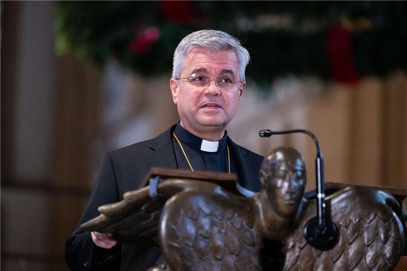 Der neue Erzbischof von Paderborn, Udo Markus Bentz, spricht im Paderborner Dom.