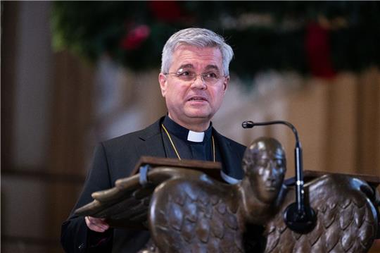 Der neue Erzbischof von Paderborn, Udo Markus Bentz, spricht im Paderborner Dom.