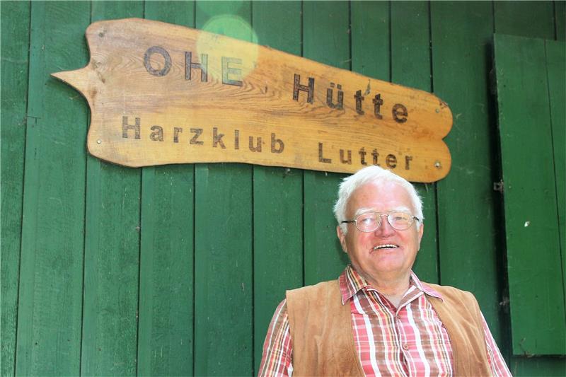 Ohe-Hütte startet mit neuem Wirt in die Wandersaison Der neue Hüttenwirt Hermann Fricke freut sich auf die Saison mit einigen netten Begegnungen und vielen Gästen am beliebten Treffpunkt des Harzklub-Zweigvereins Lutter. Fotos: Leifeld